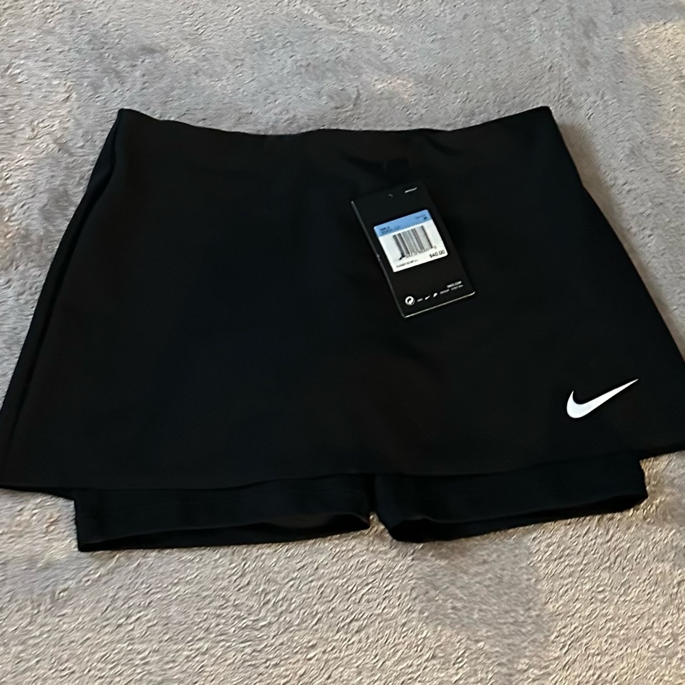 Girls NWT tennis skirt with built in shorts. Could be worn as a women’s Small.